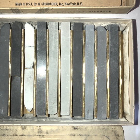 GRUMBACHER Gamma Gray Layout & TV Chalks Set of 12 (665 Like Pastels) - Picture 9 of 12